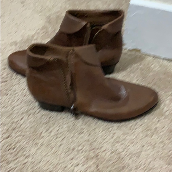Never worn soft leather booties - Picture 5 of 6